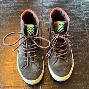 Vans Lilith High-Top Skateboarding shoes - gray suede/hot pink accents ECO Cush